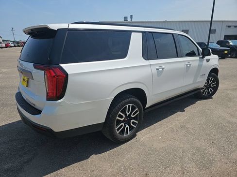 Used 2021 GMC Yukon XL AT4 w/ AT4 Premium Plus Package AWD/4WD image 5