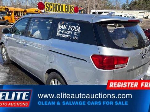 Used 2017 Kia Sedona L image 5