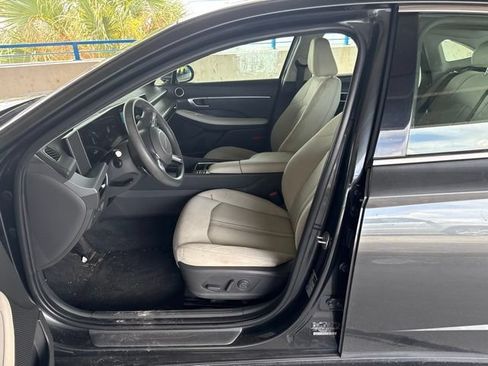 Used 2025 Hyundai Sonata SEL FWD image 2
