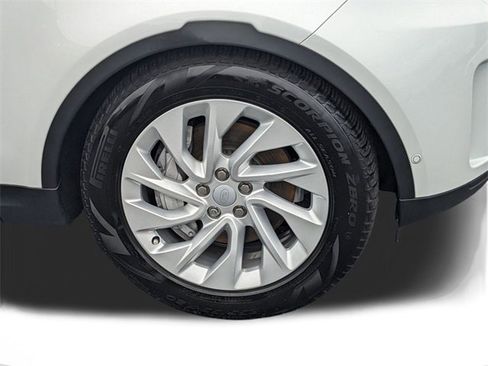 Used 2024 Land Rover Discovery S image 17