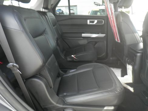 Certified 2022 Ford Explorer XLT w/ Equipment Group 202A image 22