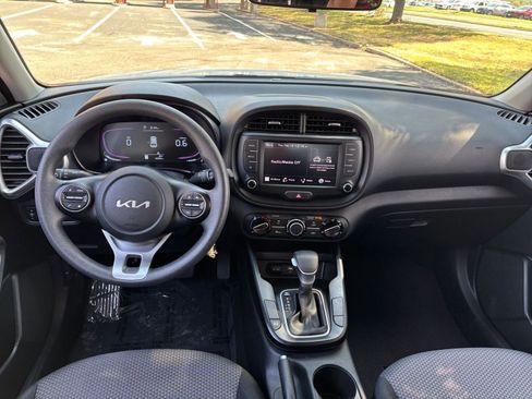 Used 2025 Kia Soul LX w/ LX Technology Package image 28