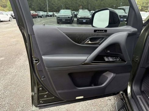 Used 2025 Lexus LX 700h Overtrail image 18