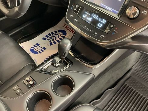 Used 2018 Toyota Avalon XLE image 19