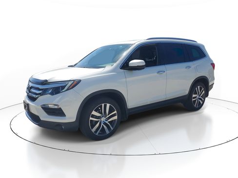 Used 2017 Honda Pilot Touring image 3