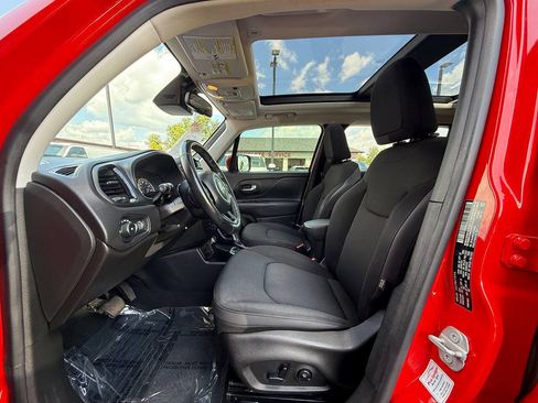 Used 2019 Jeep Renegade Altitude w/ UConnect 8.4 Nav Group FWD image 17