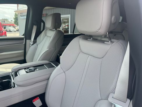 New 2025 Jeep Wagoneer Series II w/ Premium Group I image 15