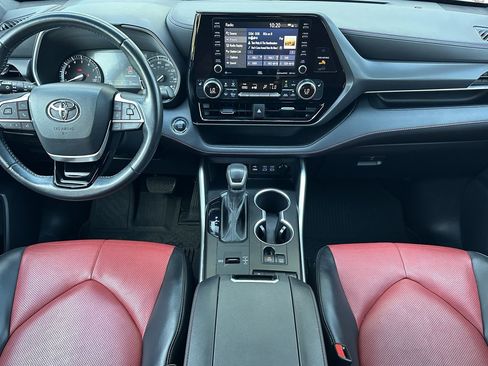 Used 2022 Toyota Highlander XSE FWD image 14