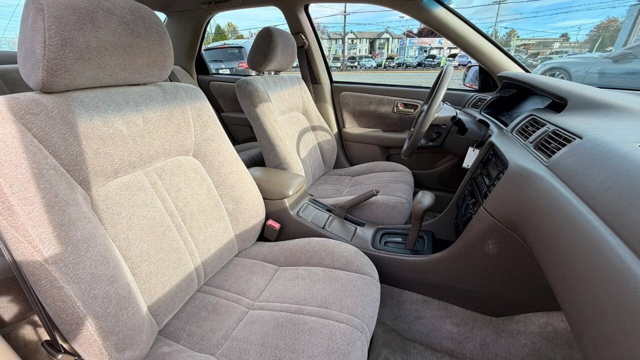 Used 1999 Toyota Camry LE w/ Value Pkg FWD image 22
