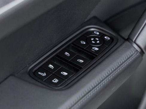 Used 2024 Porsche Cayenne Turbo image 24