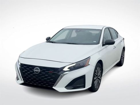 Used 2025 Nissan Altima 2.5 SV image 4