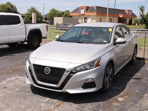 Used 2019 Nissan Altima 2.5 S AWD/4WD image 4