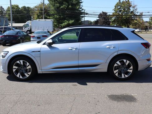 Used 2021 Audi e-tron Premium w/ Convenience Plus Package image 8