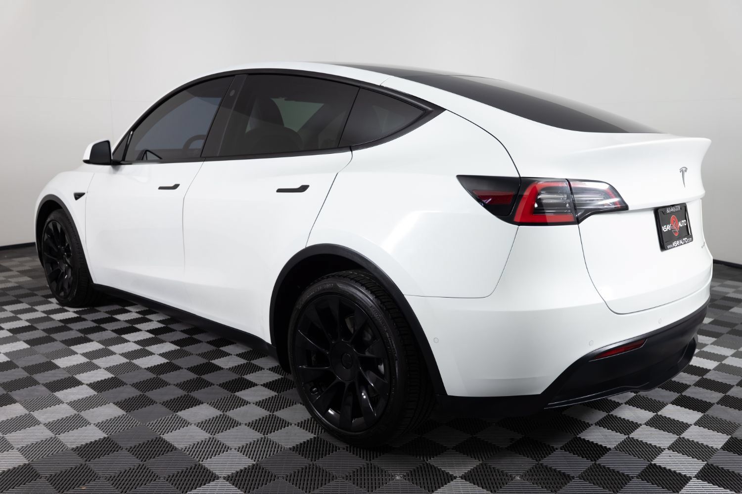 Used 2021 Tesla Model Y Long Range AWD/4WD image 5