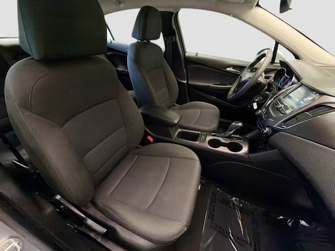 Used 2018 Chevrolet Cruze LT image 15