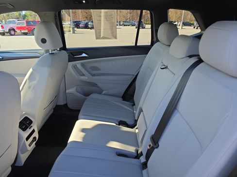 Used 2024 Volkswagen Tiguan SE R-Line image 13