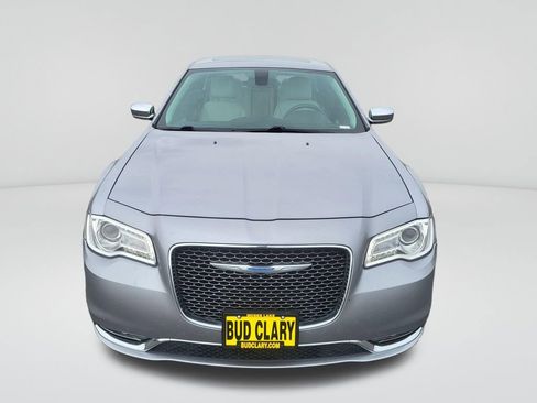 Used 2017 Chrysler 300 C image 9