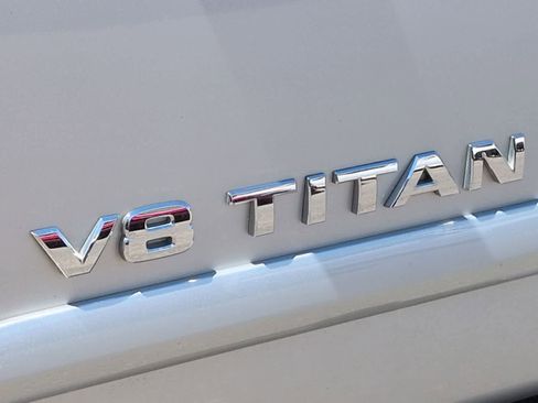 Used 2010 Nissan Titan SE w/ SE Value Truck Pkg AWD/4WD image 12