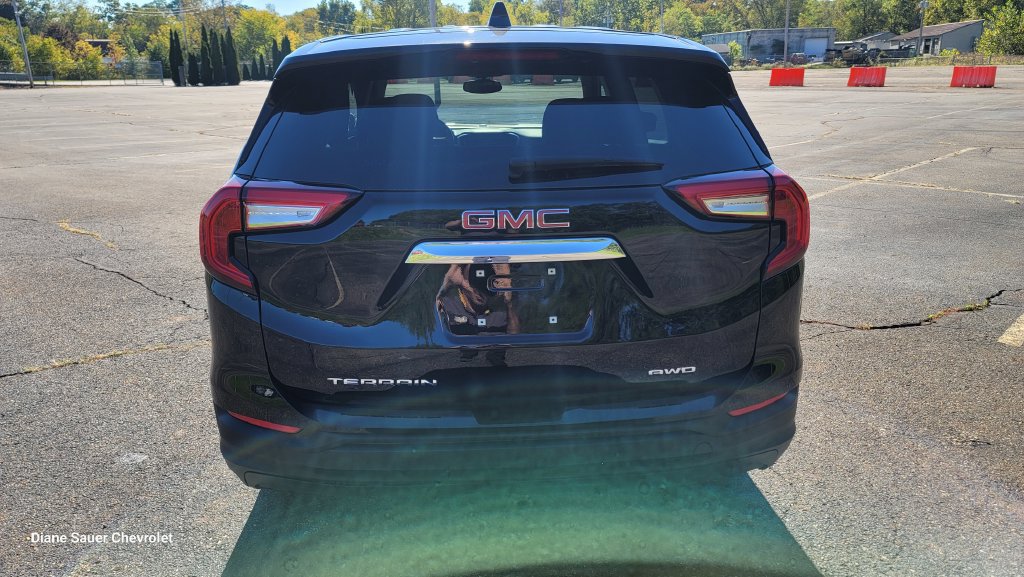 Used 2024 GMC Terrain SLE AWD/4WD image 10
