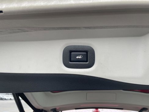 Used 2018 Nissan Rogue SV image 10