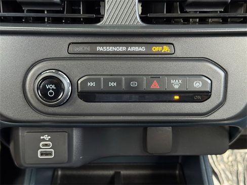 Certified 2025 Ford Maverick XL image 19