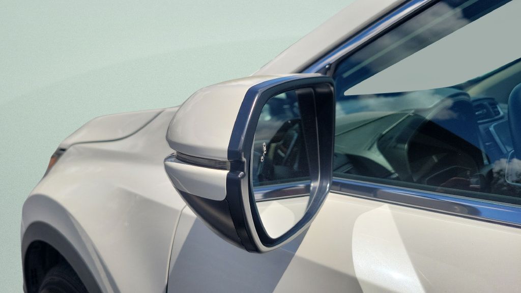 Used 2018 Honda CR-V Touring image 4