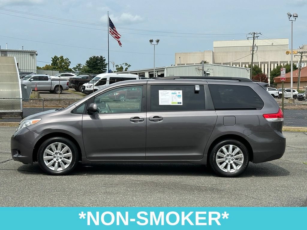 Used 2014 Toyota Sienna LE AWD/4WD image 4