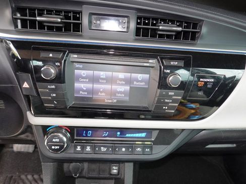 Used 2014 Toyota Corolla LE FWD image 14