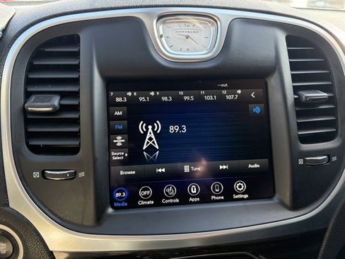 Used 2021 Chrysler 300 Touring L image 25