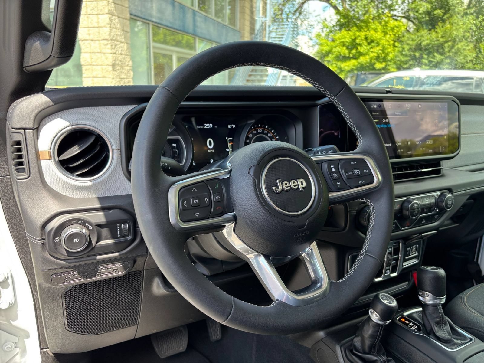 Used 2025 Jeep Wrangler Unlimited Sahara AWD/4WD image 33