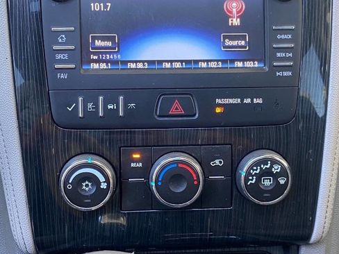 Used 2015 Chevrolet Traverse LT w/ Style and Technology Package FWD image 18