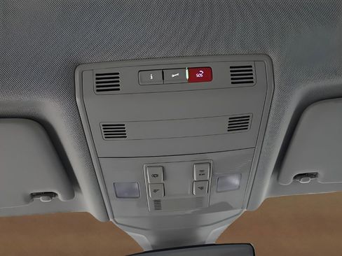 Used 2025 Volkswagen Jetta SE image 29