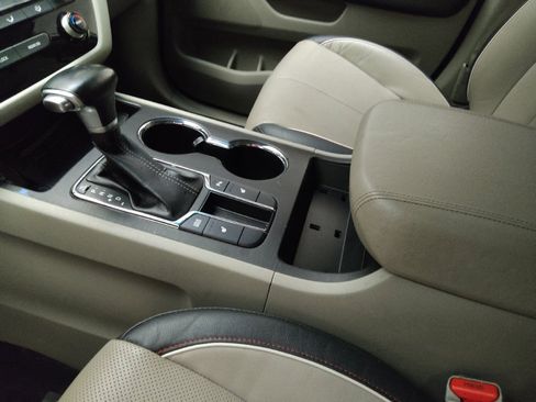 Used 2019 Kia Sedona EX FWD image 26
