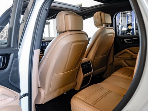 Used 2019 Porsche Cayenne AWD/4WD image 41
