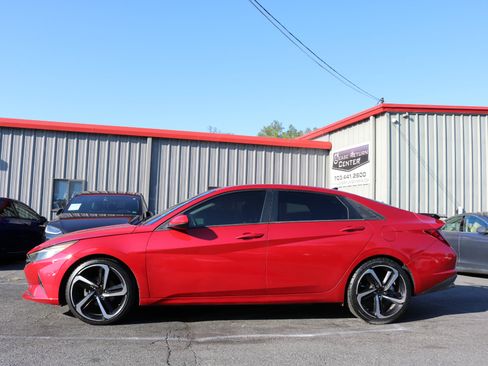 Used 2021 Hyundai Elantra SE image 4