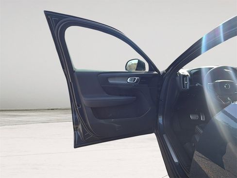 Used 2022 Volvo XC40 T5 R-Design w/ Advanced Package image 20