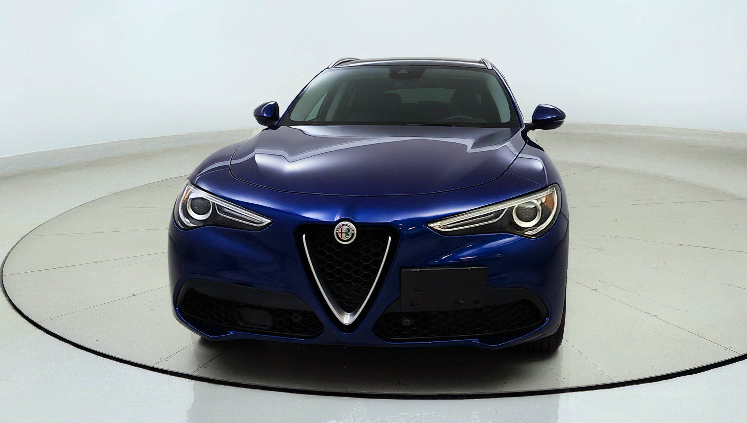 Used 2018 Alfa Romeo Stelvio Ti AWD/4WD image 2