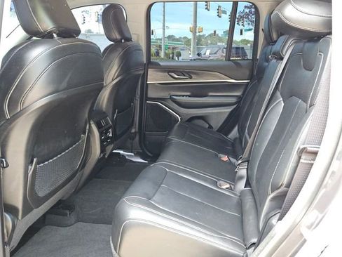 Used 2022 Jeep Grand Cherokee Limited RWD image 11