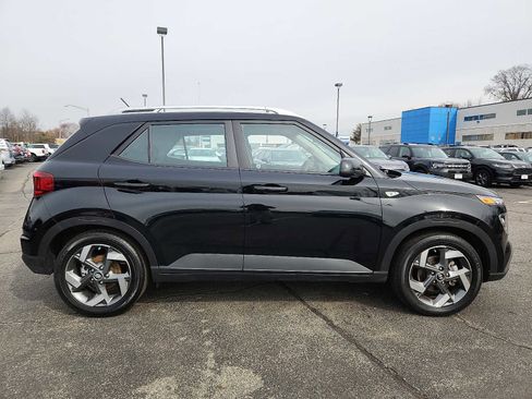 Used 2023 Hyundai Venue SEL w/ Cargo Package image 7