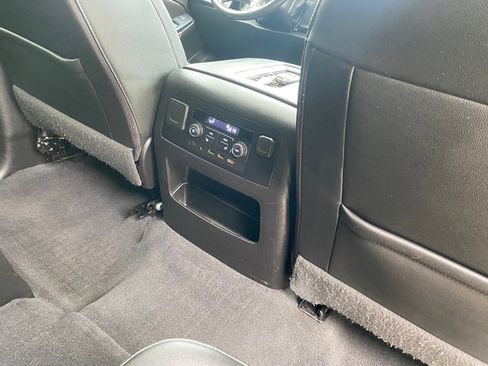 Used 2020 Chevrolet Suburban Premier image 14