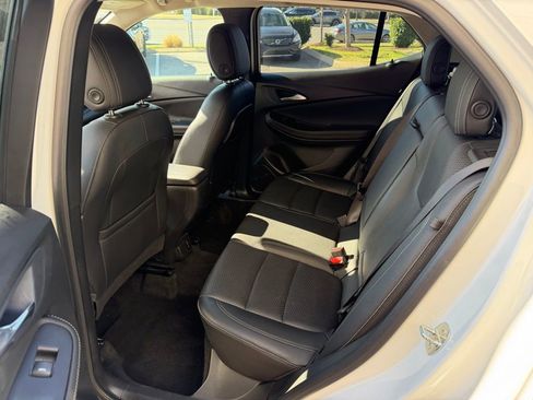 Used 2021 Buick Encore GX Essence image 18