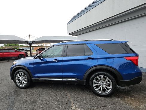 Used 2021 Ford Explorer Limited w/ Equipment Group 301A AWD/4WD image 2