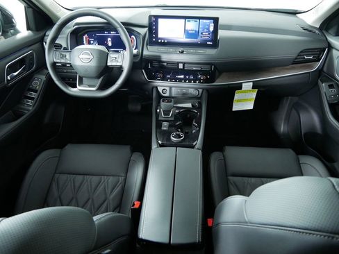 Used 2025 Nissan Rogue Platinum image 15