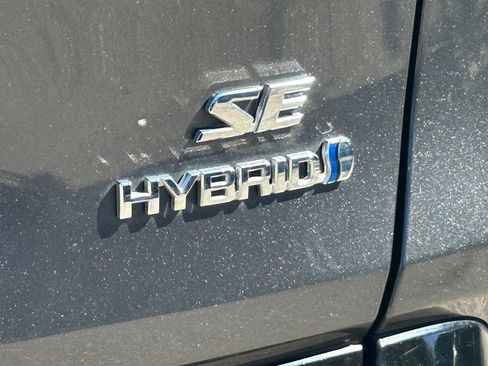 Used 2022 Toyota RAV4 SE image 18