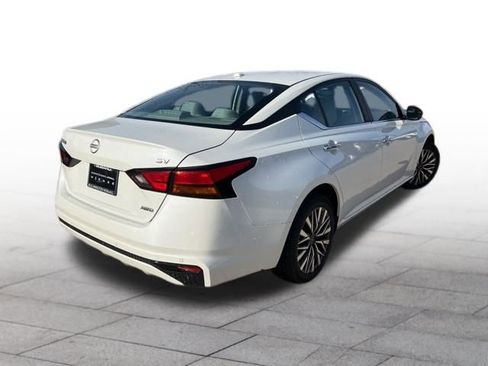 Used 2024 Nissan Altima 2.5 SV image 6