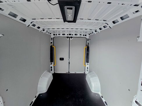 Used 2025 RAM ProMaster 2500 w/ Convenience Group image 31