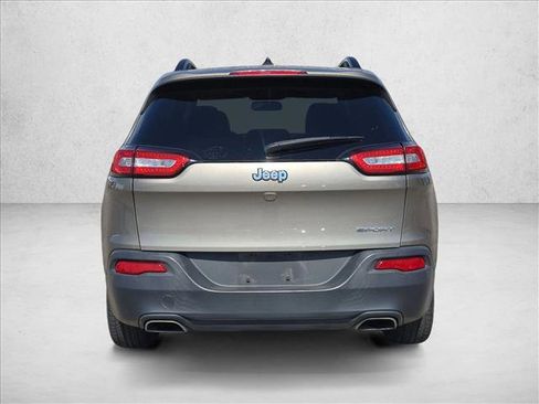 Used 2017 Jeep Cherokee Sport image 7