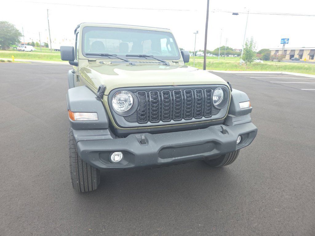 Used 2025 Jeep Wrangler Sport AWD/4WD image 2