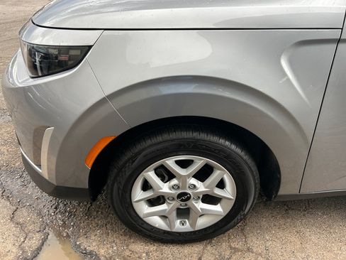 Used 2025 Kia Soul LX w/ LX Technology Package FWD image 11
