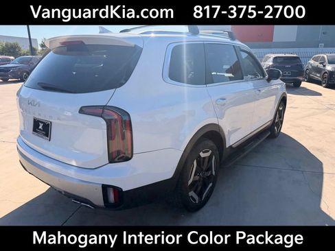 Used 2024 Kia Telluride EX w/ EX Captain's Chair Package FWD image 4